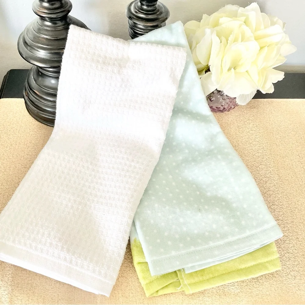 NWT SET OF 2 BUNNY TAIL Hand Towels